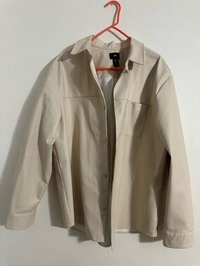 H&M Men’s Beige Faux-Leather Shirt Jacket